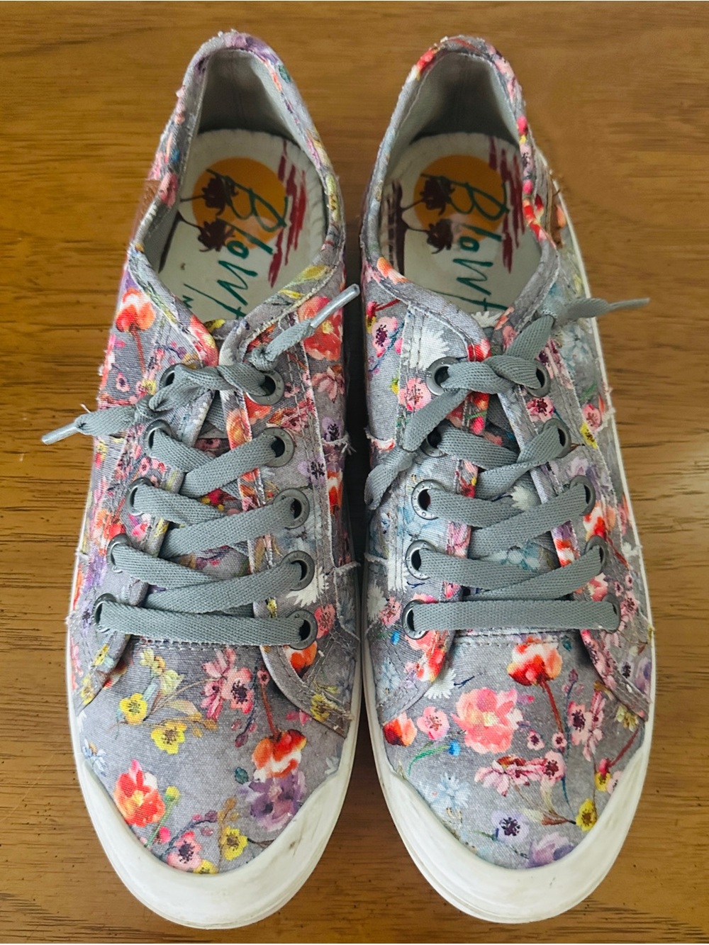 Blowfish Malibu Girls Floral Gray Lace-Up Sneakers